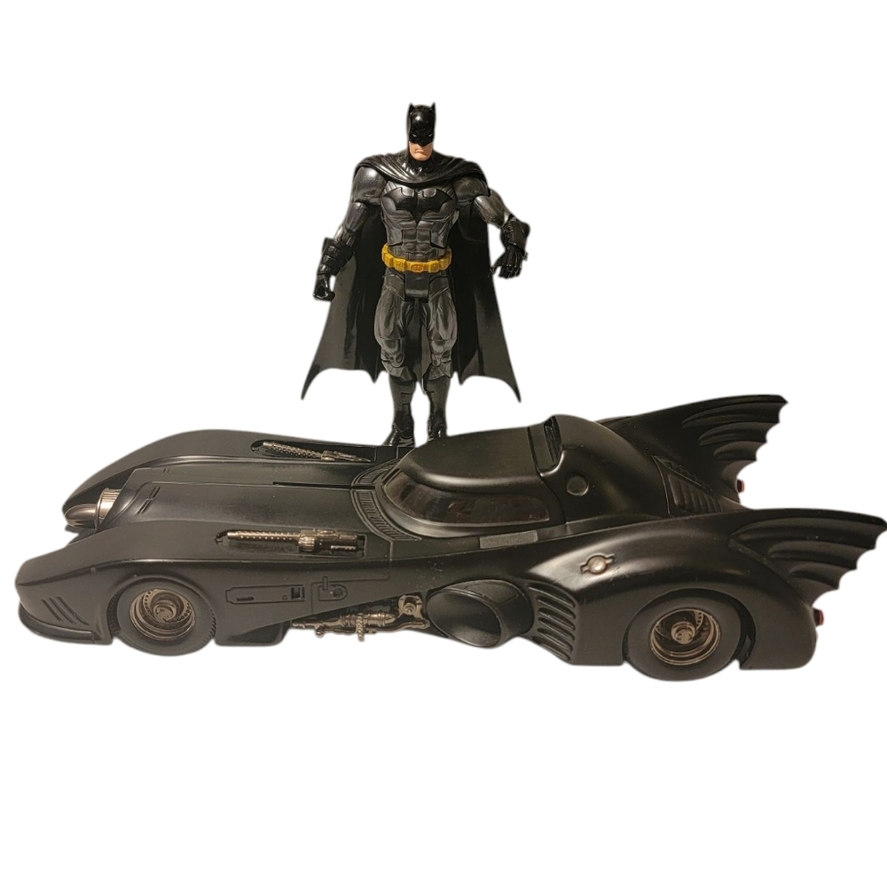 2003 HOTWHEELS 1:18 Batmobile Car + Batman Figure